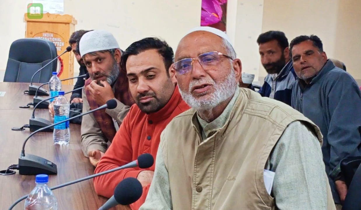 Our family elder speaking on the panel at the India International Kashmir Saffron Trade Centre conference